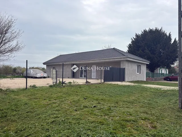 Eladó ház Enying 69 nm