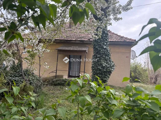 Eladó ház Enying 61 nm