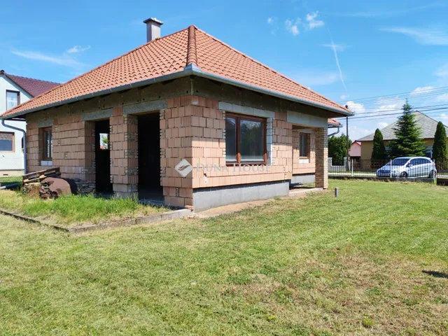 Eladó ház Tamási 90 nm