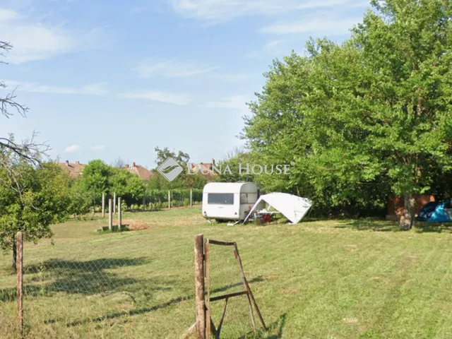 Eladó telek Balatonkeresztúr 550 nm