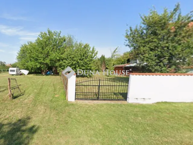 Eladó telek Balatonkeresztúr 550 nm
