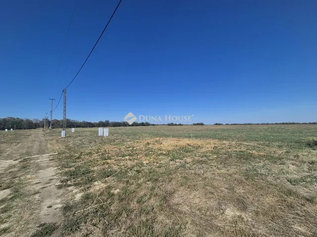 Eladó telek Polgárdi 864 nm