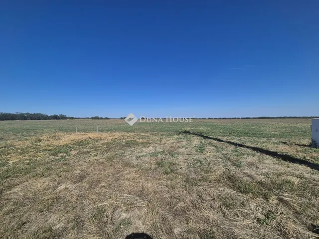 Eladó telek Polgárdi 864 nm