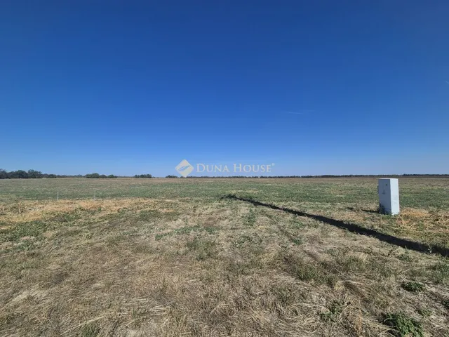 Eladó telek Polgárdi 864 nm