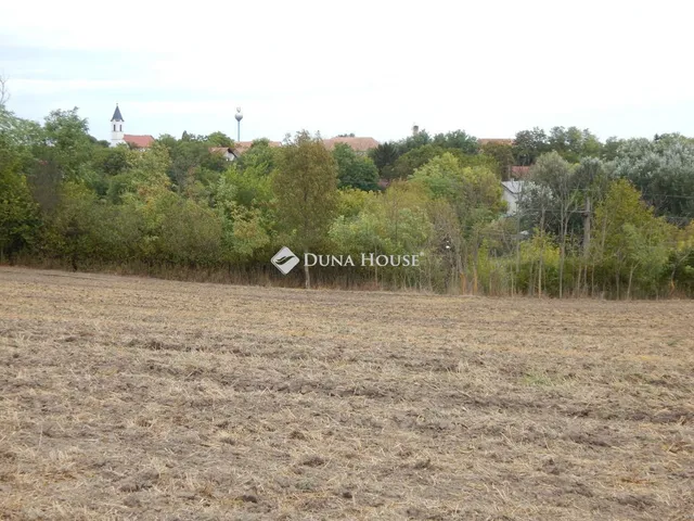 Eladó telek Dég 10044 nm