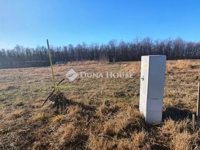 Eladó telek Fertőboz 701 nm