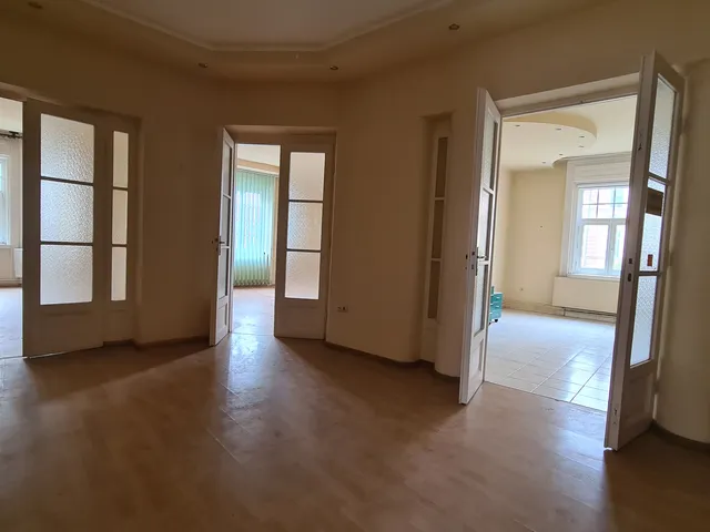 Eladó lakás Győr 149 nm