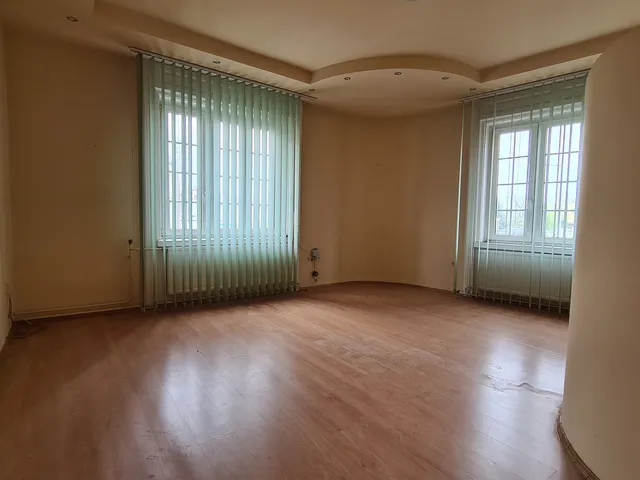 Eladó lakás Győr 149 nm