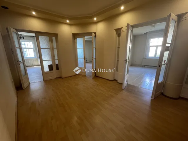 Eladó lakás Győr 149 nm