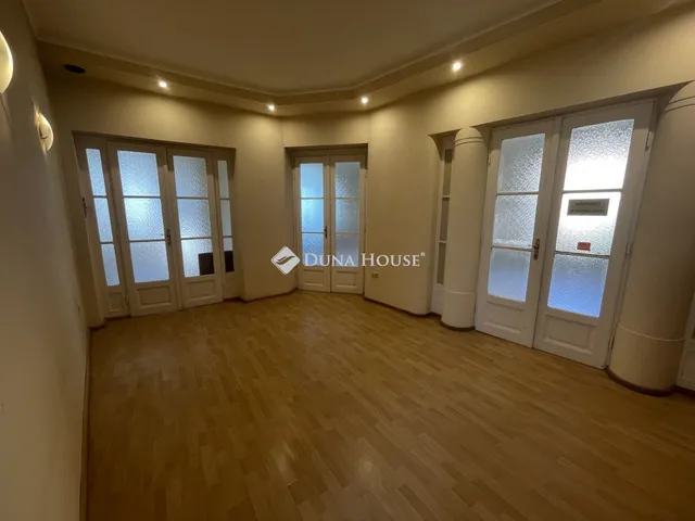 Eladó lakás Győr 149 nm