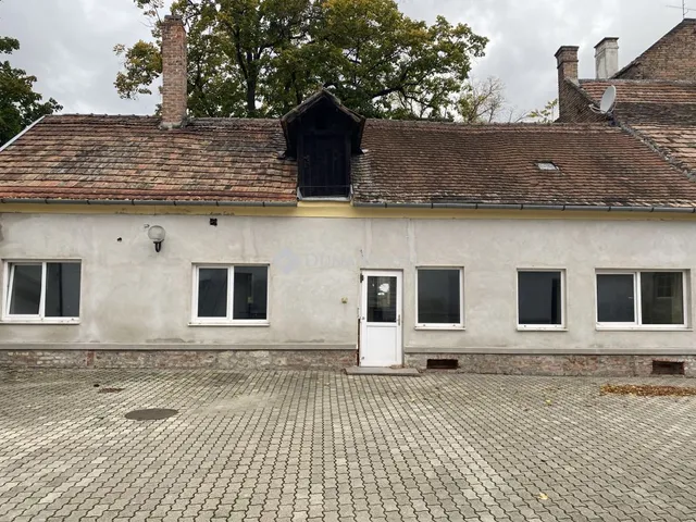 Eladó kereskedelmi és ipari ingatlan Sopron 95 nm