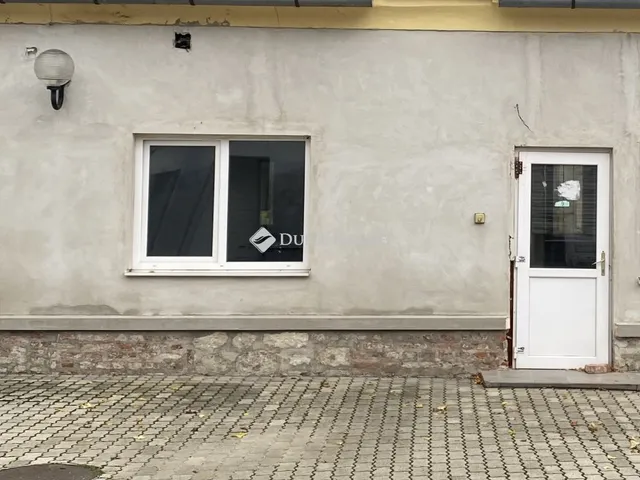 Eladó kereskedelmi és ipari ingatlan Sopron 38 nm