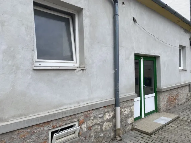 Eladó kereskedelmi és ipari ingatlan Sopron 103 nm