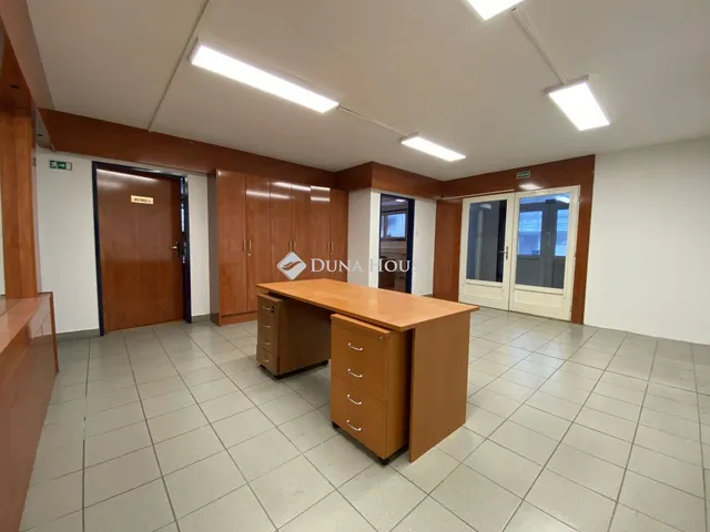 Eladó kereskedelmi és ipari ingatlan Sopron 1200 nm