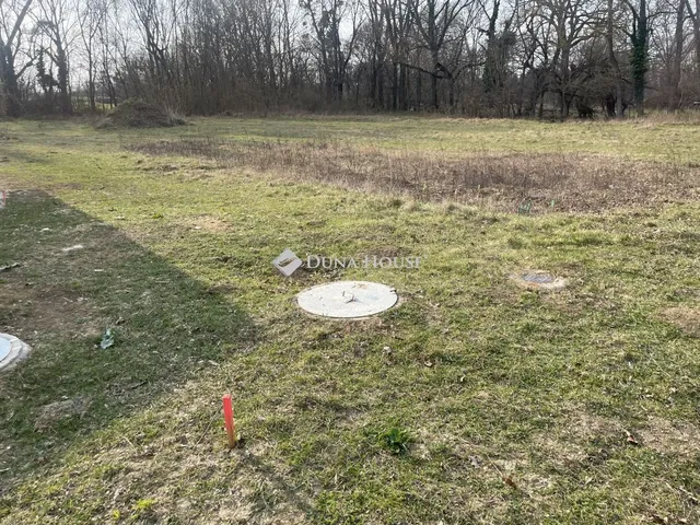 Eladó telek Újkér 1120 nm