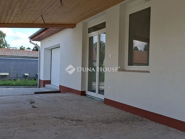 Eladó ház Veszkény 210 nm