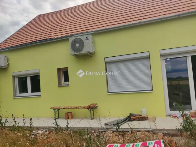 Eladó ház Zsira 105 nm