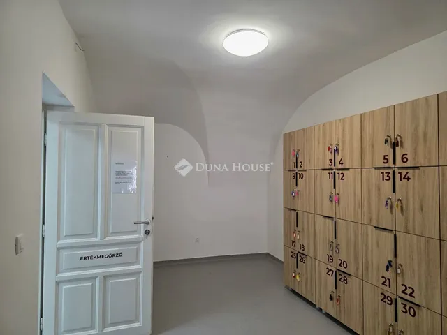 Eladó lakás Sopron, Várkerület 56 nm