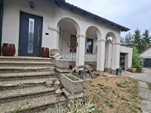 Eladó ház Fertőd 300 nm