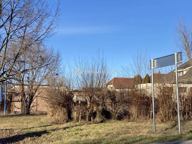 Eladó telek Fertőszentmiklós 600 nm