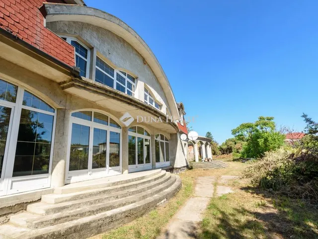 Eladó ház Fót, Sport utca 320 nm