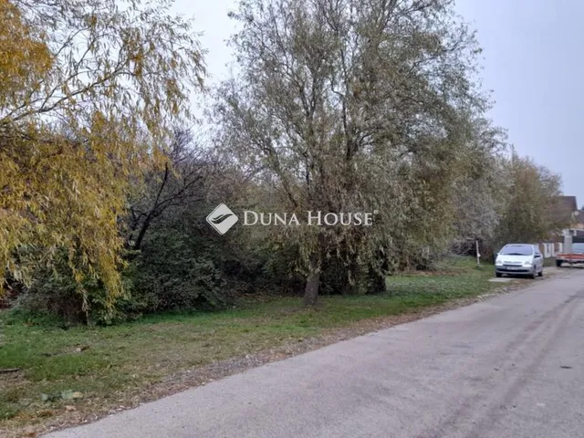 Eladó telek Lovas 2069 nm