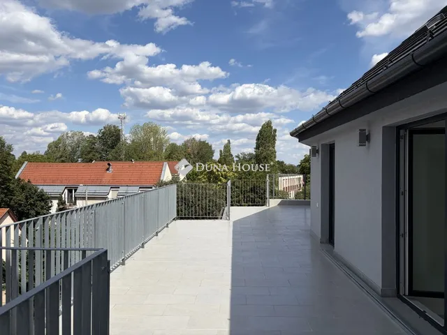 Eladó ház Budapest XV. kerület 517 nm