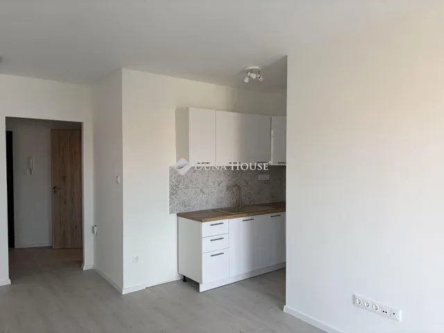 Eladó ház Budapest XV. kerület 517 nm