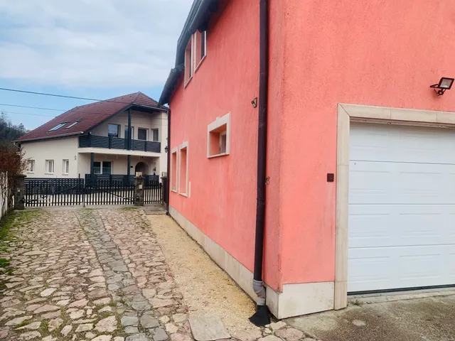 Eladó ház Bajót 200 nm