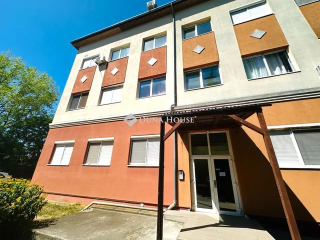 Eladó kereskedelmi és ipari ingatlan Budapest XVI. kerület 17 nm