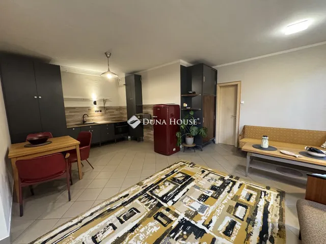 Eladó lakás Üröm 55 nm