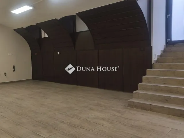 Eladó kereskedelmi és ipari ingatlan Budapest V. kerület 56 nm