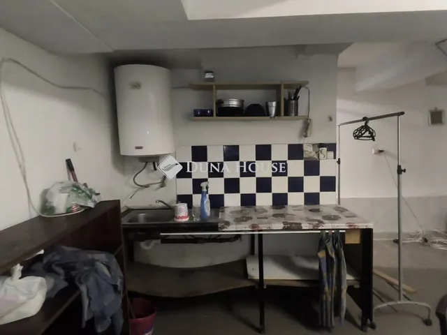 Eladó kereskedelmi és ipari ingatlan Budapest XIII. kerület 87 nm