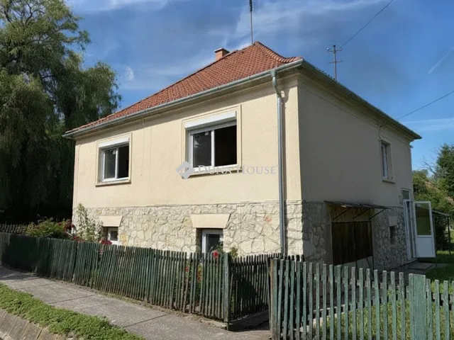 Eladó ház Csatka 260 nm