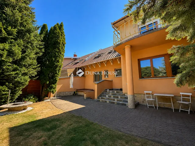 Eladó ház Budapest XVII. kerület, Strázsahegy utca 198 nm