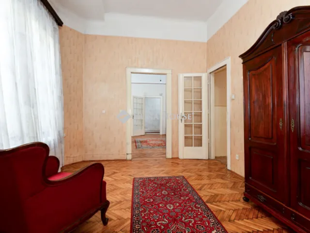 Eladó lakás Budapest V. kerület, Szervita tér 66 nm