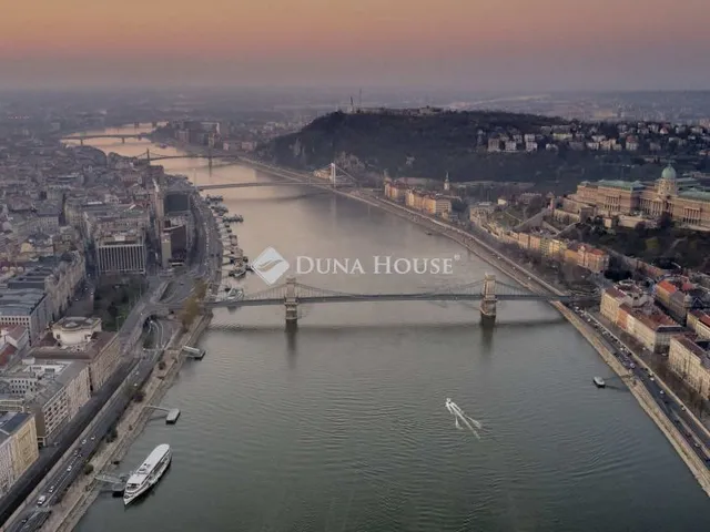 Kiadó lakás Budapest V. kerület, Akadémia utca 250 nm