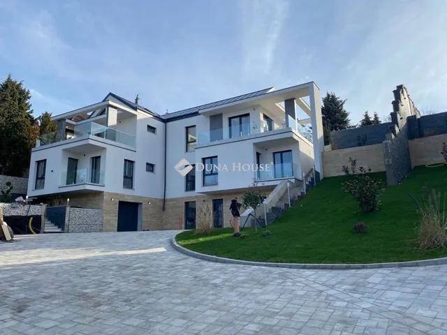 Eladó ház Üröm 170 nm
