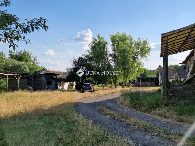 Eladó kereskedelmi és ipari ingatlan Gyöngyös, Karácsondi út 3650 nm