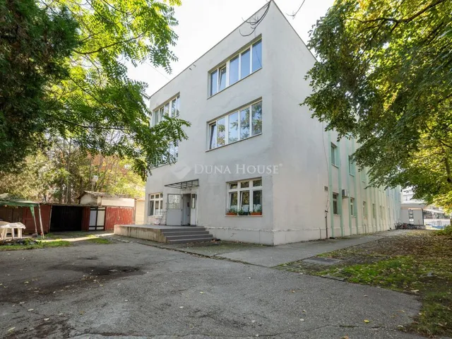 Eladó kereskedelmi és ipari ingatlan Győr, Szabolcska Mihály utca 1122 nm