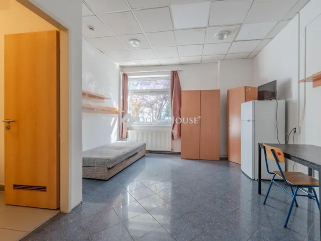 Eladó kereskedelmi és ipari ingatlan Győr, Szabolcska Mihály utca 1122 nm