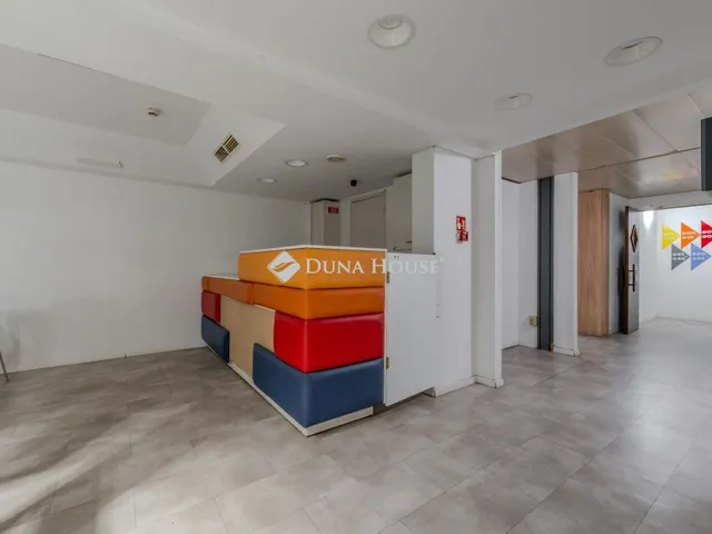 Eladó kereskedelmi és ipari ingatlan Törökbálint 2022 nm