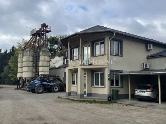 Eladó kereskedelmi és ipari ingatlan Ajka 6525 nm