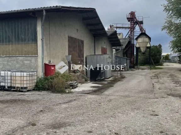 Eladó kereskedelmi és ipari ingatlan Ajka 9314 nm
