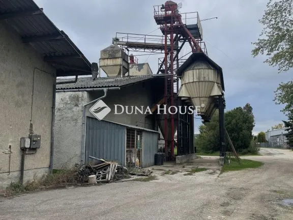 Eladó kereskedelmi és ipari ingatlan Ajka 15839 nm