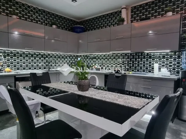 Eladó ház Budapest XV. kerület 193 nm