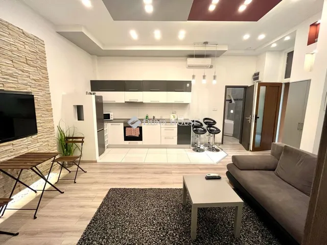 Kiadó lakás Budapest VI. kerület, Liszt Ferenc tér 43 nm