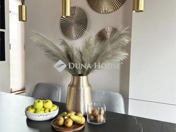 Eladó ház Budapest III. kerület, Tamás utca 264 nm