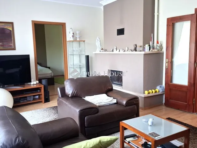 Eladó ház Dömös 196 nm