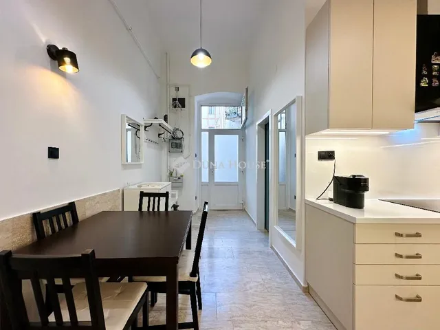 Eladó lakás Budapest VI. kerület, Bajza utca 52 nm